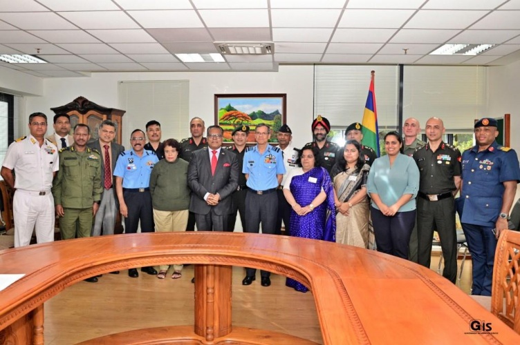 Minister Lutchmanah Pentiah receives Delegation from National Defence ...